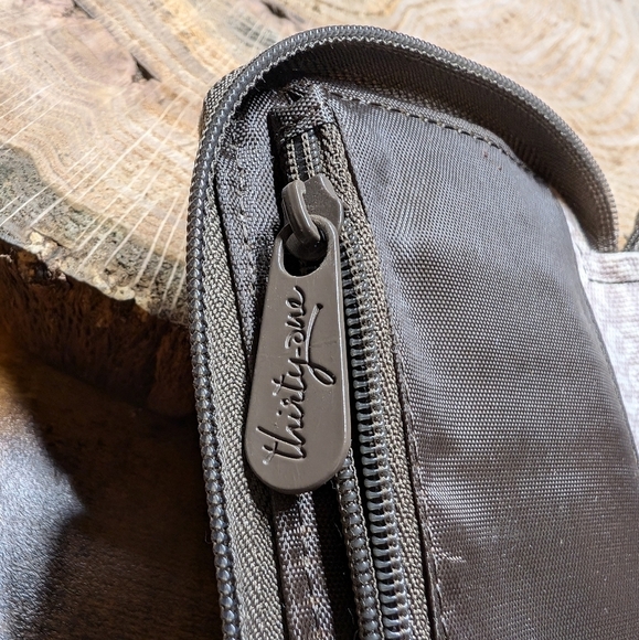 Thirty-One ID Wallet CREDIT CARD HOLDER - Picture 5 of 10